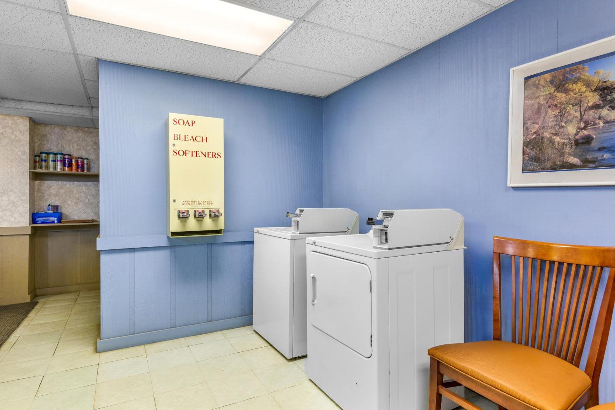 Americas Best Value Inn Belleville Exterior photo